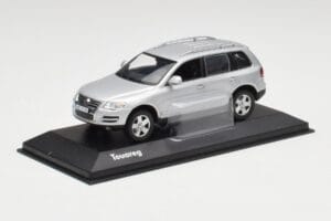 Volkswagen Touareg Reflex Argento Minichamps 1:43 68625 Pressofusione — immagine 2 di 4