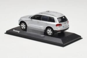 Volkswagen Touareg Reflex Argento Minichamps 1:43 68625 Pressofusione — immagine 3 di 4