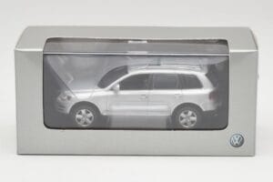 Volkswagen Touareg Reflex Argento Minichamps 1:43 68625 Pressofusione — immagine 4 di 4