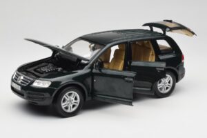 Volkswagen Touareg V10 TDI Canyon Green Bburago 1:18 34911-V1 Pressofusione — immagine 2 di 8