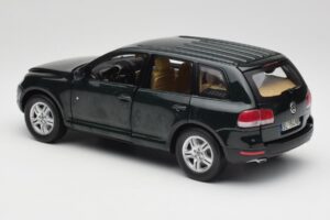 Volkswagen Touareg V10 TDI Canyon Green Bburago 1:18 34911-V1 Pressofusione — immagine 7 di 8