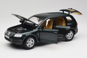 Volkswagen Touareg V10 TDI Reed Green Metallic Bburago 1:18 34911 Pressofusione — immagine 2 di 8