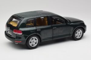 Volkswagen Touareg V10 TDI Reed Green Metallic Bburago 1:18 34911 Pressofusione — immagine 3 di 8