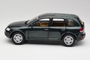 Volkswagen Touareg V10 TDI Reed Green Metallic Bburago 1:18 34911 Pressofusione — immagine 4 di 8