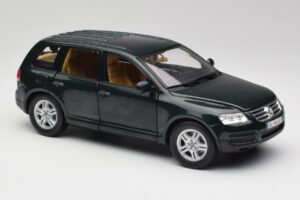 Volkswagen Touareg V10 TDI Reed Green Metallic Bburago 1:18 34911 Pressofusione — immagine 6 di 8