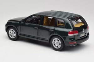 Volkswagen Touareg V10 TDI Reed Green Metallic Bburago 1:18 34911 Pressofusione — immagine 7 di 8