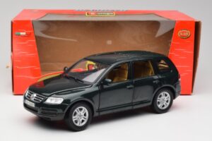 Volkswagen Touareg V10 TDI Reed Green Metallic Bburago 1:18 34911 Pressofusione — immagine 8 di 8