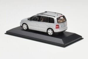 Volkswagen Touran Reflex Argento Minichamps 1:43 TOURAN001 Pressofusione — immagine 3 di 4