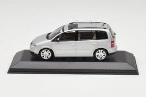 Volkswagen Touran Reflex Argento Minichamps 1:43 TOURAN001 Pressofusione