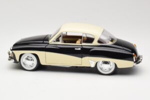 Wartburg 311 Coupe Nero & Beige Revell 1:18 8419 Pressofusione — immagine 4 di 8