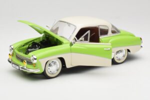 Wartburg 313 Verde Pastello su Beige Revell 1:18 9018 Pressofusione — immagine 2 di 8