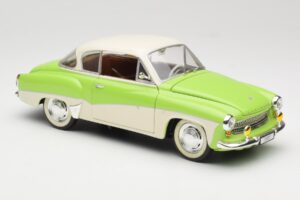 Wartburg 313 Verde Pastello su Beige Revell 1:18 9018 Pressofusione — immagine 6 di 8