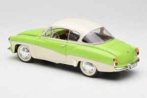 Wartburg 313 Verde Pastello su Beige Revell 1:18 9018 Pressofusione — immagine 7 di 8