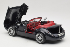 Wiesmann Roadster MF Carbon Black Revell 1:18 WIESMANN001 Pressofusione — immagine 8 di 9