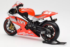 Yamaha YZR-M1 Gauloises Fortuna Yamaha #7 C. Checa MotoGP 2004 Minichamps 1:12 122043007 Pressofusione — immagine 5 di 6