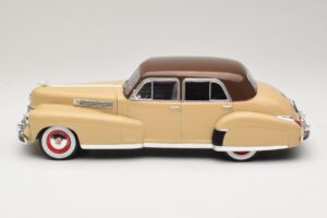 Cadillac Fleetwood Series 60 Special Beige MCG 1:18 MCG18656 Pressofusione — immagine 3 di 6