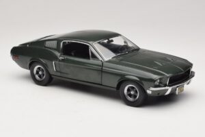 Ford Mustang GT Bullitt con Figura di Steve McQueen Greenlight 1:18 12885 Pressofusione — immagine 6 di 8