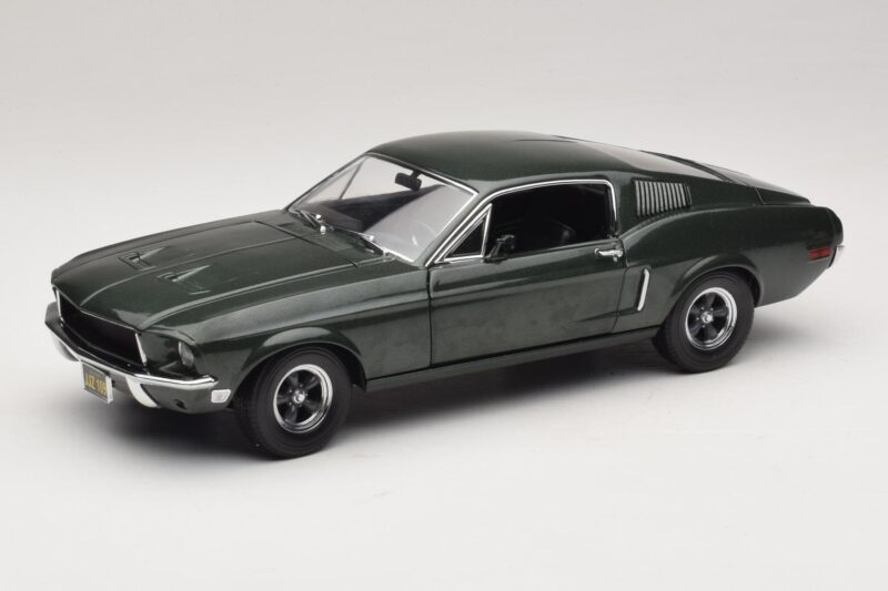 Ford Mustang GT Bullitt con Figura di Steve McQueen Greenlight 1:18 12885 Pressofusione