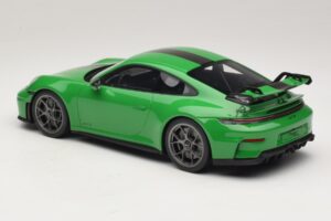 Porsche 911 992.2 GT3 Weissach Package Python Green GT Spirit 1:18 GT576 Resina — immagine 5 di 6