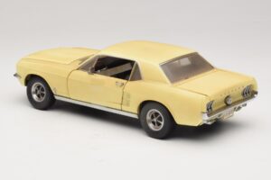 Ford Mustang Coupe Giallo The Walking Dead Greenlight 1:18 12958 Pressofusione — immagine 7 di 8