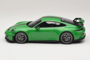 Porsche 911 992.2 GT3 Weissach Package Python Green GT Spirit 1:18 GT576 Resina — immagine 3 di 6