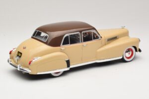 Cadillac Fleetwood Series 60 Special Beige MCG 1:18 MCG18656 Pressofusione — immagine 2 di 6