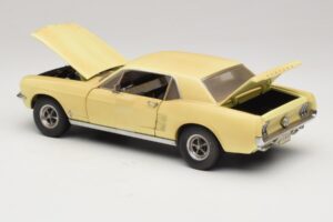 Ford Mustang Coupe Giallo The Walking Dead Greenlight 1:18 12958 Pressofusione — immagine 5 di 8