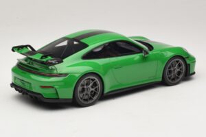 Porsche 911 992.2 GT3 Weissach Package Python Green GT Spirit 1:18 GT576 Resina — immagine 2 di 6