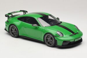 Porsche 911 992.2 GT3 Weissach Package Python Green GT Spirit 1:18 GT576 Resina — immagine 4 di 6