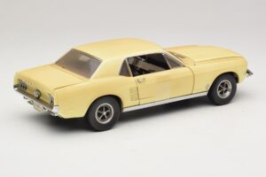 Ford Mustang Coupe Giallo The Walking Dead Greenlight 1:18 12958 Pressofusione — immagine 3 di 8
