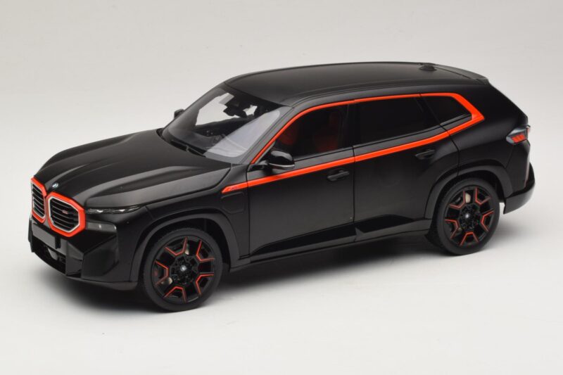 BMW XM G09 Matt Black Minichamps 1:18 110023301 Pressofusione