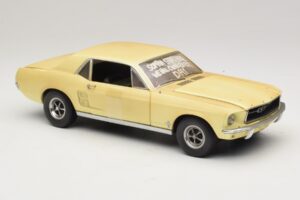 Ford Mustang Coupe Giallo The Walking Dead Greenlight 1:18 12958 Pressofusione — immagine 6 di 8