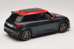 Mini Cooper JCW F66 Legend Grey Otto 1:18 OT1244 Resina — immagine 2 di 6