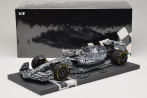 Alfa Romeo Orlen C42 R. Kubica Testing Barcelona 2022 Minichamps 1:18 117229988 Resina — immagine 7 di 7