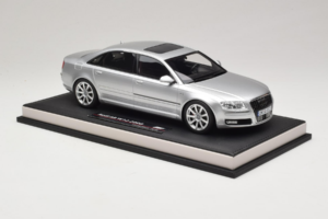 Audi A8 D3 W12 Ice Silver Metallic MotorHelix 1:18 MH030ISM Resina — immagine 4 di 7