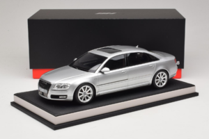 Audi A8 D3 W12 Ice Silver Metallic MotorHelix 1:18 MH030ISM Resina — immagine 7 di 7