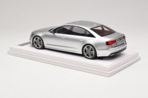 Audi S6 C7 Florett Silver Metallic IVY Merit 1:18 REMC038 Resina — immagine 5 di 7