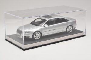 Audi A8 D3 W12 Ice Silver Metallic MotorHelix 1:18 MH030ISM Resina — immagine 6 di 7