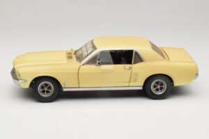Ford Mustang Coupe Giallo The Walking Dead Greenlight 1:18 12958 Pressofusione — immagine 4 di 8