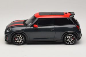 Mini Cooper JCW F66 Legend Grey Otto 1:18 OT1244 Resina — immagine 3 di 6