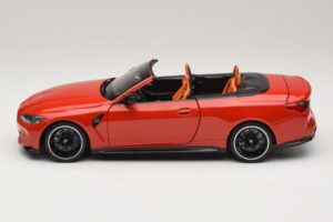 BMW M4 G83 Cabriolet Red Metallic Minichamps 1:18 110021030 Pressofusione — immagine 4 di 8