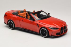BMW M4 G83 Cabriolet Red Metallic Minichamps 1:18 110021030 Pressofusione — immagine 6 di 8