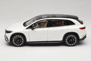 Mercedes EQS SUV X296 Manufaktur Diamond White NZG 1:18 B66960590 Pressofusione — immagine 4 di 8