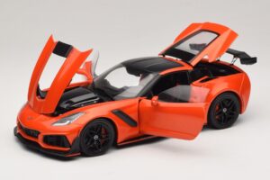 Chevrolet Corvette C7 ZR1 Rosso IXO 1:18 U18RDC001-FO Pressofusione — immagine 2 di 8