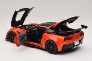 Chevrolet Corvette C7 ZR1 Rosso IXO 1:18 U18RDC001-FO Pressofusione — immagine 5 di 8
