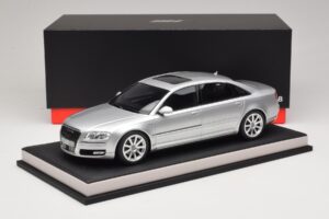 Audi A8 D3 W12 Ice Silver Metallic MotorHelix 1:18 MH030ISM Resina — immagine 7 di 7