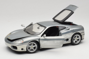 Ferrari 360 Modena Argento Cromato Hot Wheels 1:18 27774 Pressofusione — immagine 2 di 8