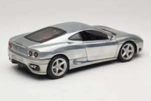 Ferrari 360 Modena Argento Cromato Hot Wheels 1:18 27774 Pressofusione — immagine 3 di 8