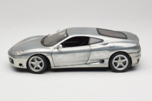 Ferrari 360 Modena Argento Cromato Hot Wheels 1:18 27774 Pressofusione — immagine 4 di 8