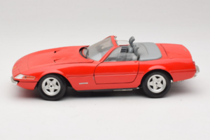 Ferrari 365 GTS/4 Spider Rosso Techno Giodi 1:18 40028-P1 Pressofusione — immagine 4 di 8